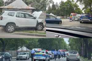 Carambol cu 3 mașini în Pitești! 1 cats - Carambol cu 3 mașini în Pitești!