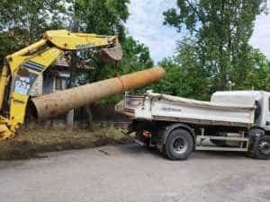 ȘTEFĂNEȘTI. Acțiunile de salubrizare și întreținere a domeniului public - continuă! 2 Ștefănești