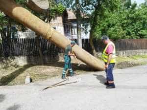 ȘTEFĂNEȘTI. Acțiunile de salubrizare și întreținere a domeniului public - continuă! 3 Ștefănești