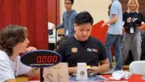 rubik - A fost bătut noul record mondial la Cubul Rubik: Un băiat a avut un record de doar 3,13 secunde