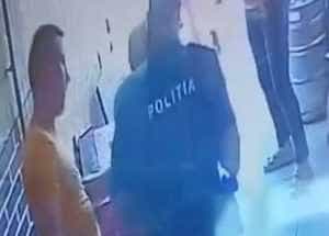 politia - (VIDEO) Argeșean de 70 de ani – salvat de un polițist, după ce s-a înecat cu mâncare! 