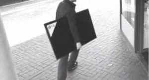 Un argeșean de 25 de ani a spart o firmă la prima oră a dimineții! A fost prins cu televizorul în brațe 6 1 niste baieti prinsi de politie cu un televizor in brate totul s a terminat in curtea bisericii - Un argeșean de 25 de ani a spart o firmă la prima oră a dimineții! A fost prins cu televizorul în brațe