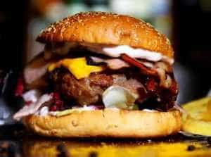 hush hamburger3 - Experiență totală numai la HUSH. Alege mâncarea pe gustul tău!