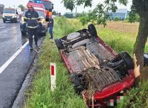 Accident Albota - Accident grav la Albota! O mașină s-a răsturnat