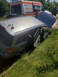 Argeș: Accident cu două victime. Mașină intrată într-un cap de pod 1 accident1 - Argeș: Accident cu două victime. Mașină intrată într-un cap de pod