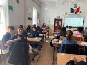 elevi 1 - Liceul care deține fermă didactică, cămin și cantină modernă!