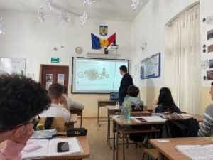 elevi2 - Liceul care deține fermă didactică, cămin și cantină modernă!