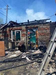 (Video) Argeș - O casă din comuna Sălătrucu a ars pe o suprafață de aproximativ 100 mp 2 incendiu casa Argeș