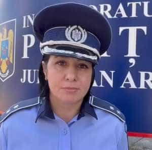 (VIDEO) Argeș - Teribilist ieșit pe geamul mașinii în mers 1 Mădălina Epure, purtător de cuvânt al Poliției Argeș.