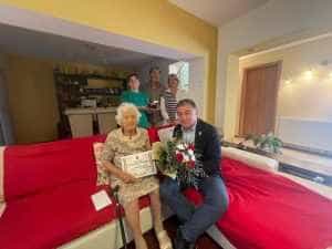 Felicitată de primarul Cristian Gentea la împlinirea venerabilei vârste de 100 de ani 1 pitesti femeie 100 de ani