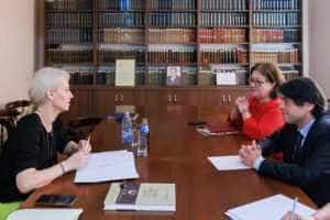 Ministrul Justiției: ”Magistrații mi-au pus în vedere necesitatea înființării unei noi instanțe la Mioveni. De acord!” 1 Sursă foto: Facebook Alina Gorghiu
