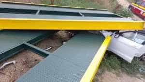 accident - Grinzi căzute pe o mașină în Bârla! Două victime implicate!