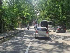 Atenție șoferi! Copac căzut pe DN 7C și în zona Cornul Vânătorului Pitești! 1 copac conrnul vanatorului - Atenție șoferi! Copac căzut pe DN 7C și în zona Cornul Vânătorului Pitești!