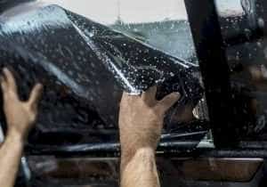Piteștean prins cu folii neomologate pe geamurile mașinii 8 folii auto e1649673707573 c 900x675 1 - Piteștean prins cu folii neomologate pe geamurile mașinii