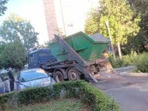 gunoi masina - Focar de infecție! Incredibil ce poate strânge un om într-o viață