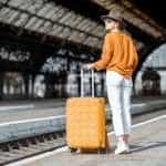 calator tren - DiscoverEU 2026: cum poți călători gratuit prin Europa dacă ai 18 ani – ghid complet de înscriere