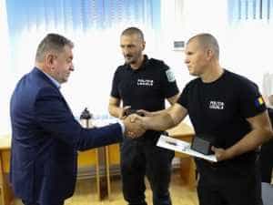 gentea politisti locali1 - Diploma de Onoare a Municipiului Pitești. Polițiștii salvatori, premiați de primarul Cristian Gentea