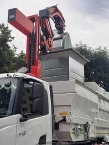 Sticla. Colectarea separată a deșeurilor nu este o opțiune, ci o obligație! 1 Sursă foto: Facebook Primăria Municipiului Pitești.