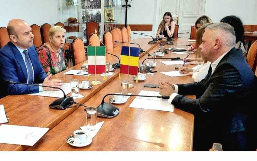 ministrul agriculturii cu ambasadorul italiei Sursă foto: Facebook MADR