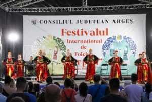 Festivalul Internațional de Folclor ”Carpați” 2023. Spectacolul continuă la Mioveni! 1 Sursă foto: Facebook Primăria Municipiului Pitești.