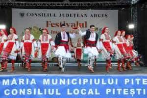 Festivalul Internațional de Folclor ”Carpați” 2023. Spectacolul continuă la Mioveni! 2 Sursă foto: Facebook Primăria Municipiului Pitești.