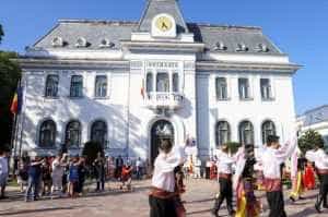 La Pitești. Tineri dansatori de peste hotare, la Festivalul Internațional de Folclor ”Brâulețul” 3 Sursă foto: Facebook Primăria Municipiului Pitești.