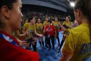 Astăzi, de la ora 17:30, la Pitești Arena. România joacă finala mică a Europeanului U19 de handbal feminin! 1 Sursă foto: Facebook Federația Română de Handbal.