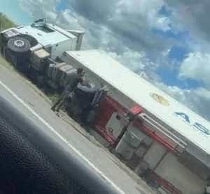 ACUM! Cap tractor răsturnat pe A1 București - Pitești! 1 tir - ACUM! Cap tractor răsturnat pe A1 București - Pitești!