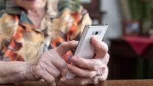 batrani mobil - Ceasul Bun, aplicația prin intermediul căreia oamenii din centrele sociale pot semnala abuzurile