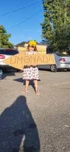 Cei mai mici dintre brădeni au vândut limonadă trecătorilor 1 la Bradu