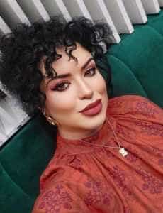 Psihologa1 - O fată de 15 ani s-a prăbușit la un concert de manele, beată sau drogată! Piteștiul a luat foc: cine răspunde?