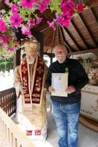 Familii de creștini, oameni de afaceri, medici și funcționari – decorați de arhiepiscopul Calinic pentru sprijinirea schitului de la cota 1000 a Transfăgărășanului 4 schit