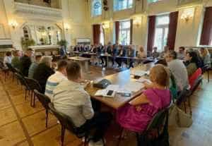 După discuțiile cu partenerii sociali. Ministrul Muncii: ”Doar împreună putem găsi cea mai bună variantă” 1 Sursă foto: Facebook Simona Bucura Oprescu.