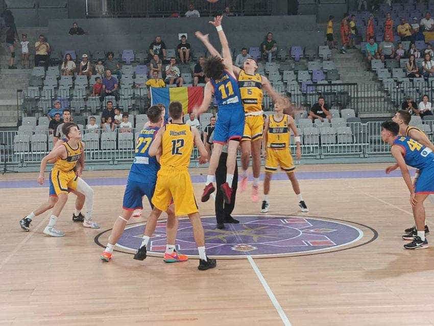 Romania u 16 la meciul cu Bosnia deschidere Sursă foto: Facebook Cristian Gentea.