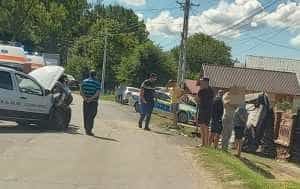 Accident grav cu două mașini, în Dârmănești! Una s-a răsturnat 1 54a2c334 d93b 4a2d 8042 df92b7d7068e 1 - Accident grav cu două mașini, în Dârmănești! Una s-a răsturnat