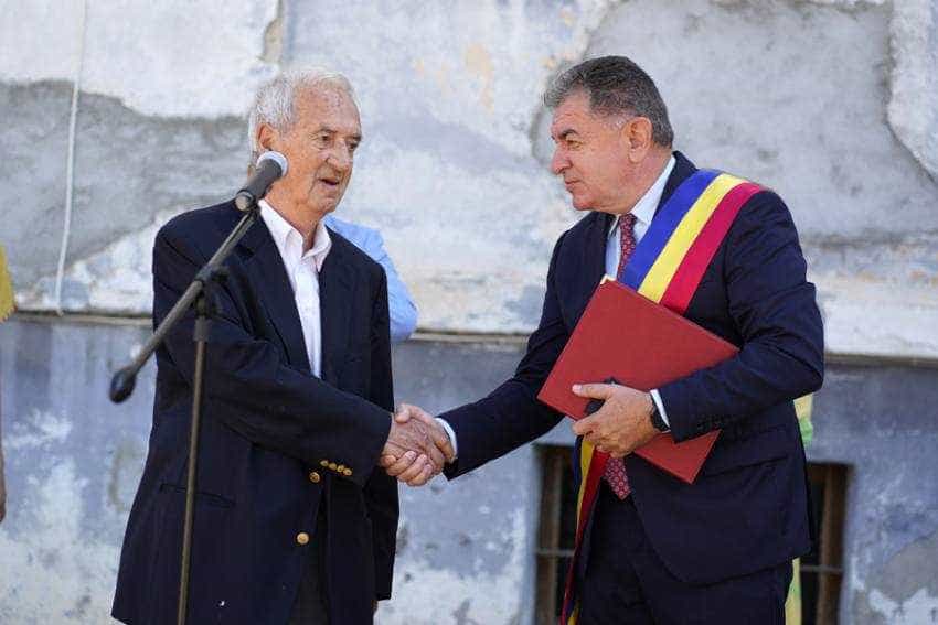 Rizeescu si gentea  Sursă foto: Facebook Primăria Municipiului Pitești.