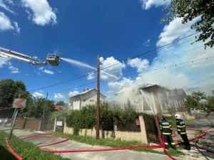 (VIDEO) Incendiu puternic la o casă din Ștefănești! 1 incendiu casa Ștefanesti