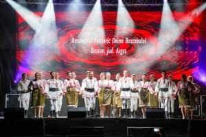 Peste 300 de dansatori au urcat pe scena Festivalului-Concurs Național de Folclor „Mioveni” 4 spectacol la Mioveni