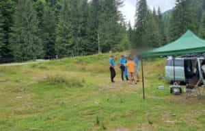 Turiștii aflați astăzi la munte au fost vizitați de jandarmii argeșeni 2 jandarmi munte