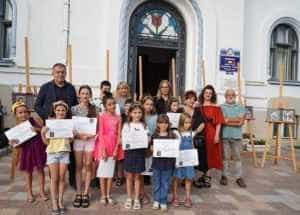 Atelierul de creație ”IconArT – artă tradițională iconografică”. Astăzi a avut loc vernisajul expoziției de icoane pe sticlă 23 Sursă foto: Facebook Primăria Municipiului Pitești.
