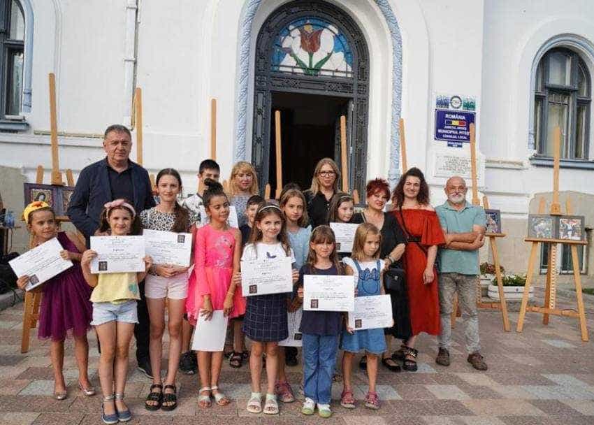 icoane vernisaj deschidere Sursă foto: Facebook Primăria Municipiului Pitești.