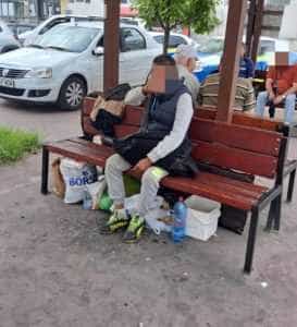 Oamenii străzii și-au improvizat paturi într-o stație de autobuz din Pitești! 1 pitesti gavana - Oamenii străzii și-au improvizat paturi într-o stație de autobuz din Pitești!