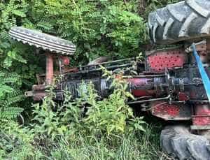 4e73633085832b1ae227c30627e91be3 - Argeș: Un bărbat a ajuns în stare gravă la spital după ce s-a răsturnat cu tractorul