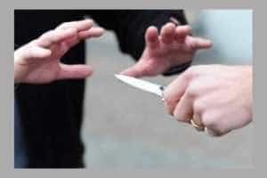 Băiat de 16 ani atacat și înjunghiat lângă școală 1 cutit atac