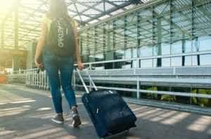 aeroport 29168 1 - De mâine, minorii în vârstă de peste 16 ani, pot călători neînsoţiţi cu acordul părinţilor. Vezi în ce situații