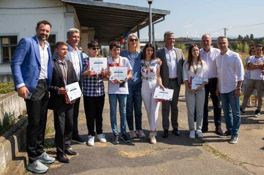 elevi premiati la Campulung elevi premiati la Campulung