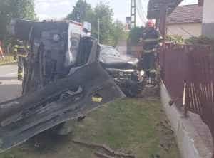 Accident Titesti - Argeș: Impact violent între două mașini! Una dintre ele s-a răsturnat