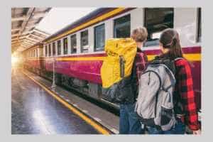 Elevii beneficiază de bilete și abonamente gratuite pe calea ferată 1 tren studenti