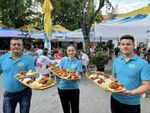 Terasa Casa Argeșeană vă așteaptă cu muzică live și cele mai gustoase bucate tradiționale! 2 Casa Argeșeană