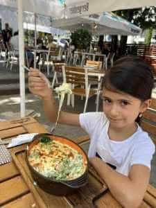 Terasa Casa Argeșeană vă așteaptă cu muzică live și cele mai gustoase bucate tradiționale! 6 casa argeseana5 - Terasa Casa Argeșeană vă așteaptă cu muzică live și cele mai gustoase bucate tradiționale!